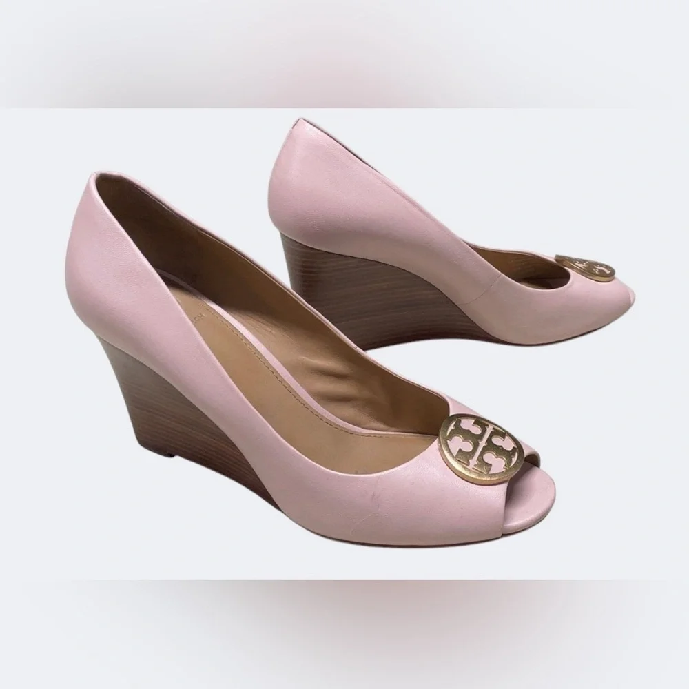 Tory Burch Pink Peep Toe Wedge Heels Gold Logo Medallion Size 8.5M Elegant